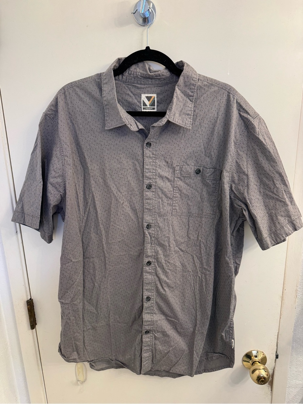 Vanguard Men’s Short-Sleeve Button-Down Shirt in Light Gray